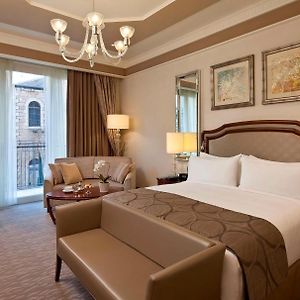 Superior King Room Disability Access